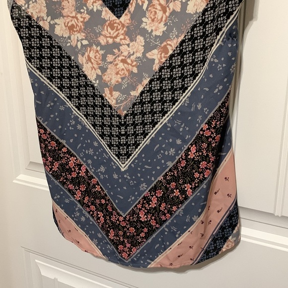 MAURICES WOMENS SHORT SLEEVE PATCHWORK TOP SHEAR FRONT CRISS CROSS BACK SMALL - Picture 3 of 5